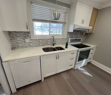 For Lease - 73 Murray Drive, Aurora, Ontario - Photo 4