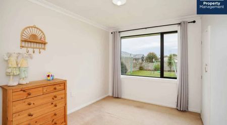 Family Home - Photo 5