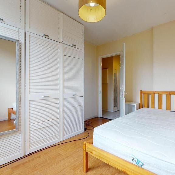 4 bedroom flat share to rent - Photo 1