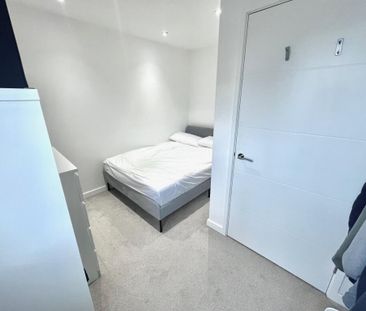 Commercial Road - Photo 5