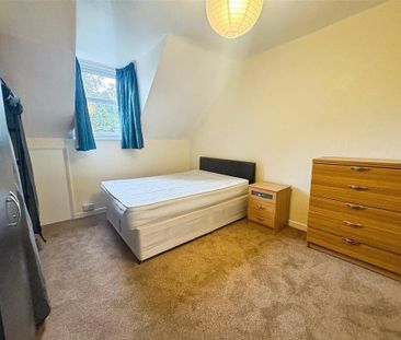 3 bedroom flat to rent - Photo 3