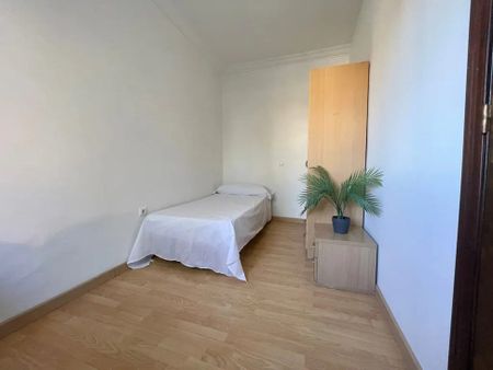 Avenida Alvar Núñez, Sevilla, Andalusia 41010 - Photo 2