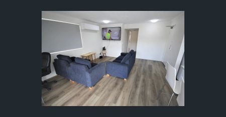 Beautifully Renovated Unit in the Heart of Mooloolaba! - Photo 2