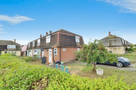 3 bedroom end of terrace house to rent - Photo 2