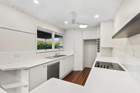 7 Burrendah Road, Jindalee. - Photo 5