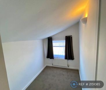 3 bedroom end of terrace house to rent - Photo 2