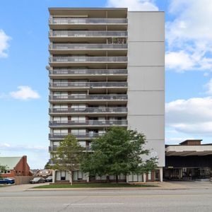 Regency Colonade Apartments - Photo 2