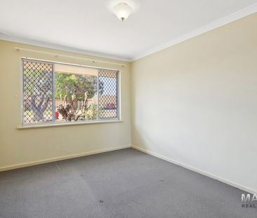 Solid functional brick & tile home - Photo 5