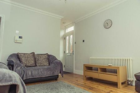 Denzil Road, Guildford - 4 bedrooms Property for lettings - Seymours - Photo 2