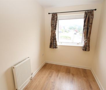 3 bedroom Semi-Detached House to let - Photo 6