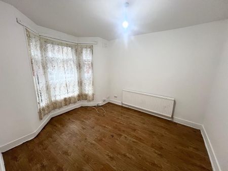 4 bedroom terraced house to rent - Photo 2