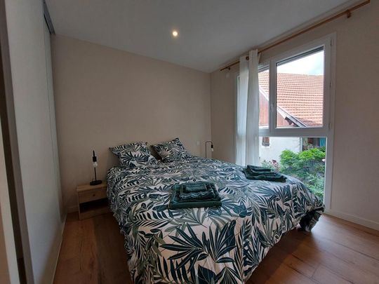 Opportunité : Appartement T4BIS , état neuf, meublé à 2 pas du lac - Photo 1