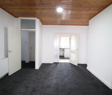 3 bedroom end of terrace house to rent - Photo 1