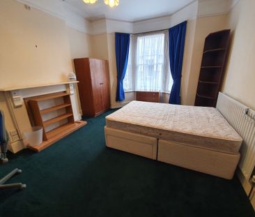 5 Bed Student Accommodation - Photo 4
