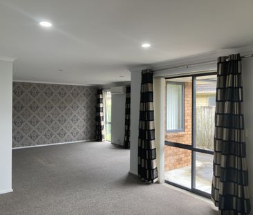 Discover comfortable, convenient living in this freshly painted 3 b... - Photo 1