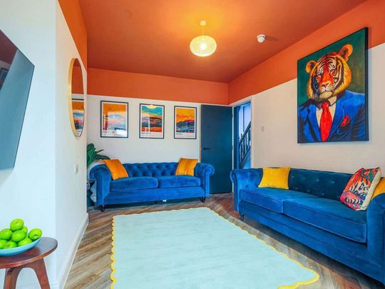 Newley refurbished property close to UHW Room 3 - Photo 1