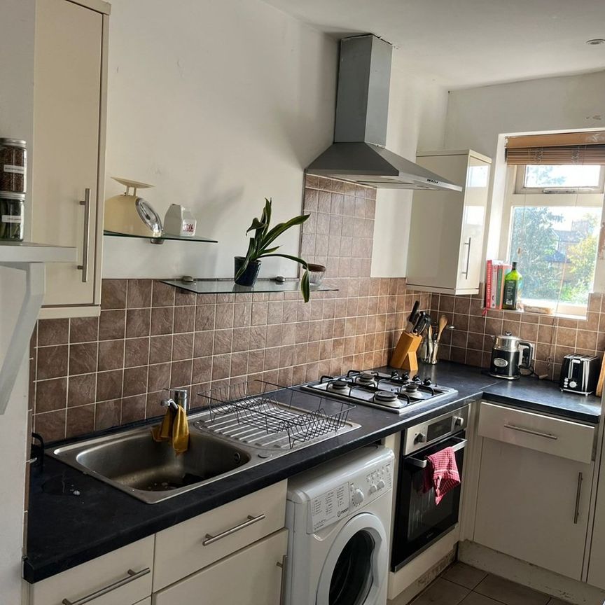 2 Bed Flat, Evering Road, N16 - Photo 1