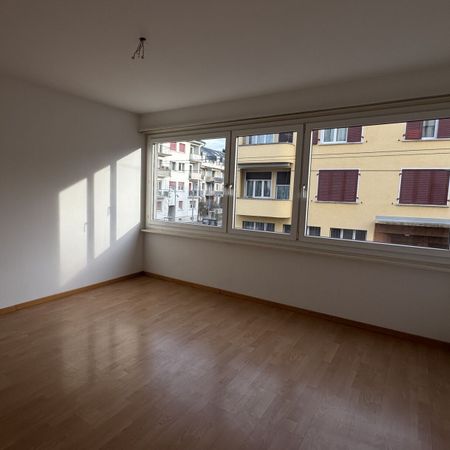 Bienne, 1.5 room apartment on the 1st with elevator - Photo 3