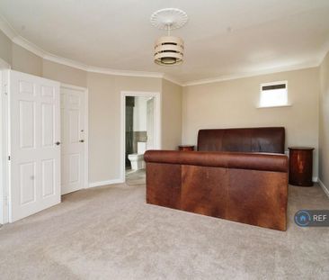 4 bedroom terraced house to rent - Photo 5