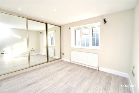 6 bedroom house - detached - Photo 2