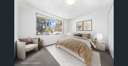 Light-Filled Top Floor Apartment - Photo 3