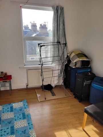 2 Bed Flat, Bowes Road, N13 - Photo 3