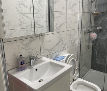 2 Bed Flat, York Place, IG1 - Photo 1