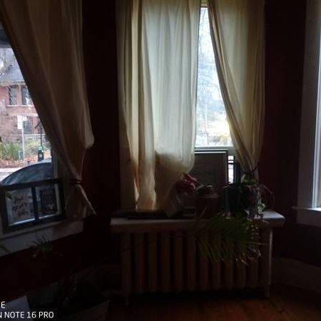 ROOM FOR RENT - Photo 1