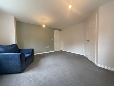 2 bedroom Flat to let - Photo 2