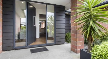 Executive Style home - all utilities included - Photo 5