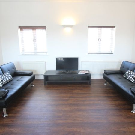 High Street - Photo 4