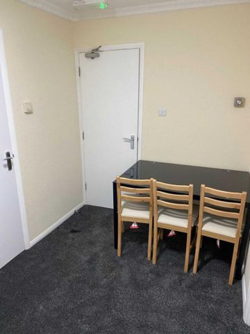 3 bedroom maisonette to rent - Photo 2