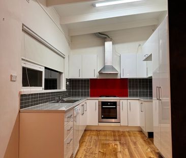 Three&sol;Four Bedroom Contemporary Home - Photo 4