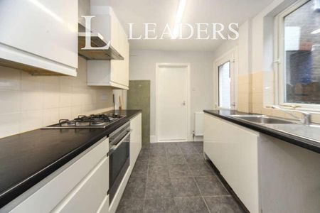 Bedroom - Reception - Dallow Road - Newly Refurbished Throughout, LU1 - Photo 5