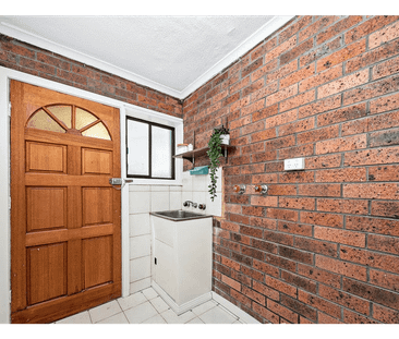 $650/w 4 Bed 3 Bath Home In Great Location - Photo 2