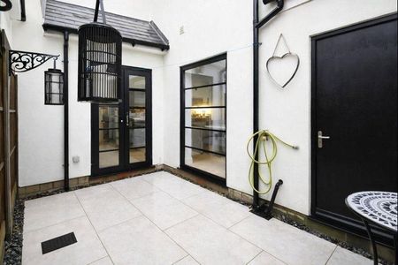 4 bedroom semi-detached house to rent - Photo 5