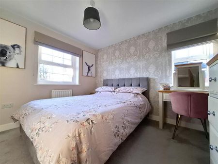 4 bedroom detached house to rent - Photo 4