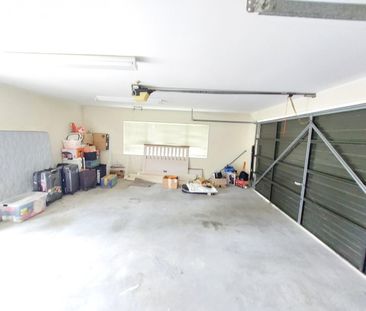 Easy Maintenance Family Home - Photo 4