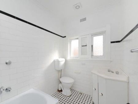 8/154 Beach Street, Coogee NSW 2034 - Apartment For Rent | Domain - Photo 3