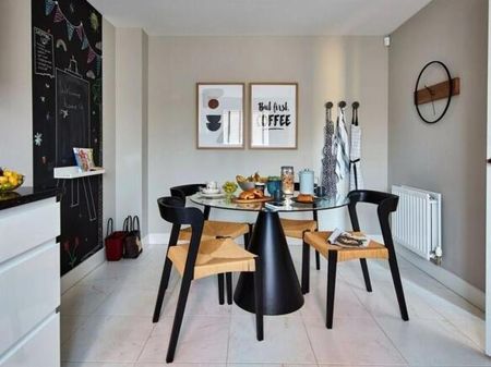 3 bedroom semi-detached house to rent - Photo 3