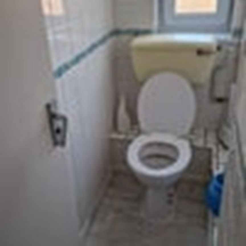 Room in a Shared House, Malmesbury Road, E3 - Photo 1
