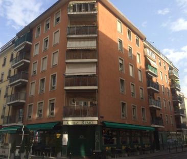 Charmant appartement au 4ème étage avec balcon. - Photo 1