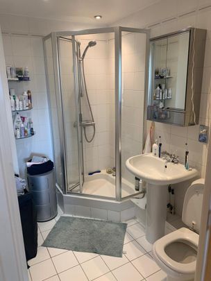 2 Bed Terraced House, Smugglers Way, SW18 - Photo 1