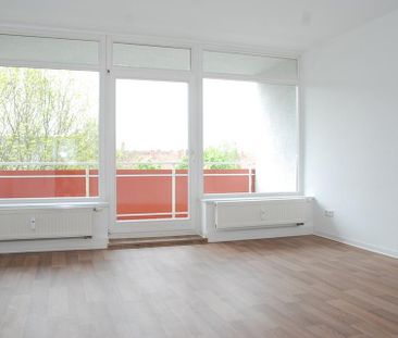 Großzügige Balkonwohnung mit Tageslichtbad - Photo 2