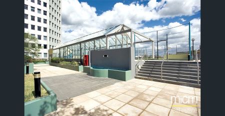 Sunny and Spacious Two Bedroom Apartment - Photo 3