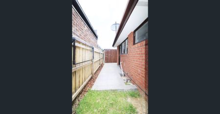 Affordable Living in a Prime Locale! Open for Inspection this Sunday at 12pm - 12:15pm! - Photo 3