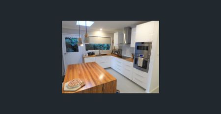 Spacious 4-Bedroom Family Home in Quiet Leafy Street - Photo 4