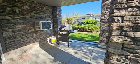 Large 2bed 2bath Condo; Rutland – Available May - Photo 5