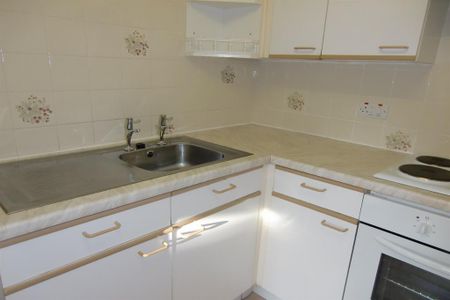 1 bedroom retirement property to rent - Photo 5