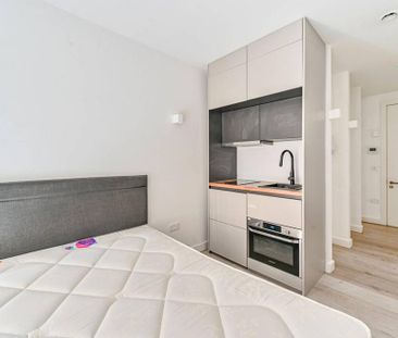 Studio to rent - Photo 1